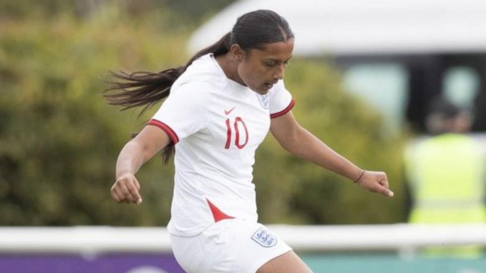 Ženy z Bristolu: Simran Jamat sa stane prvým juhoázijským britským hráčom v klube |  futbalové správy