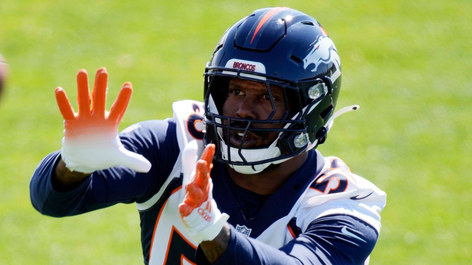 Von Miller Among The Broncos Players Excited By Arrival Of Patrick