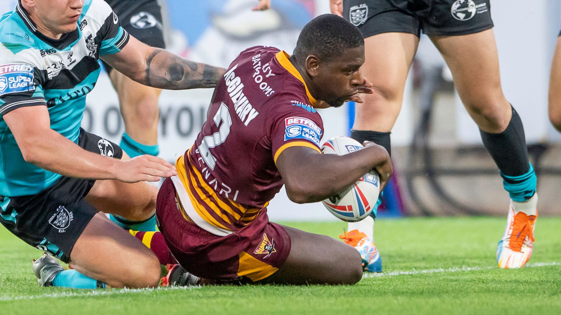 McGillvary's awesome foursome helps Giants to win