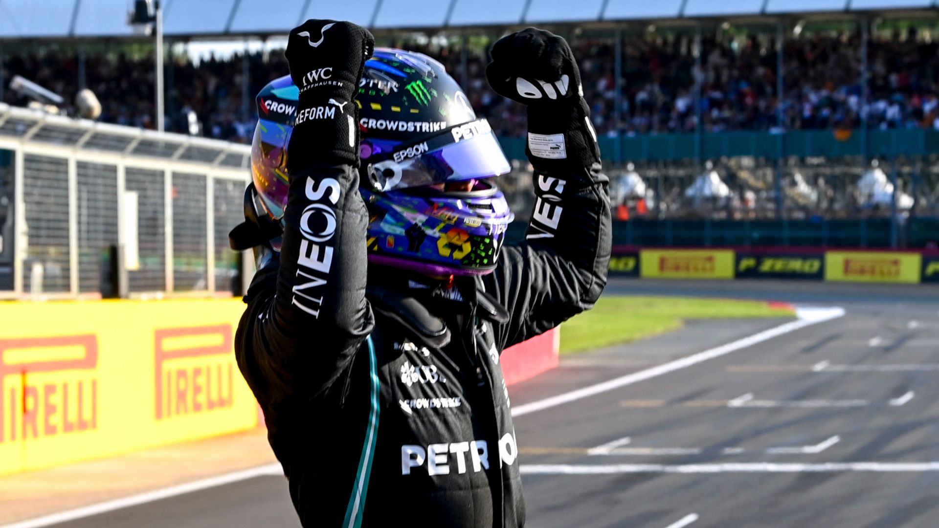 Superb Hamilton beats Verstappen in Qualy for F1 Sprint