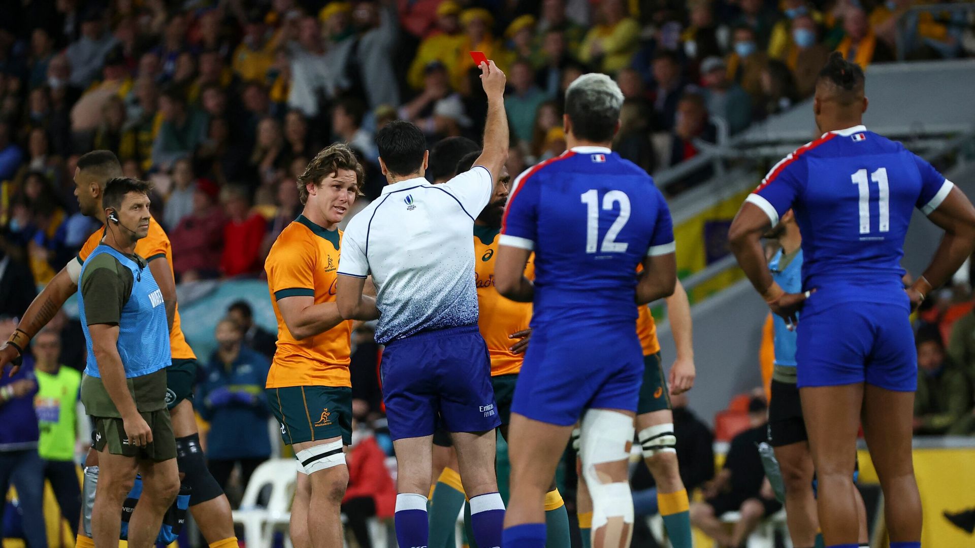 Australia clinch series despite red card