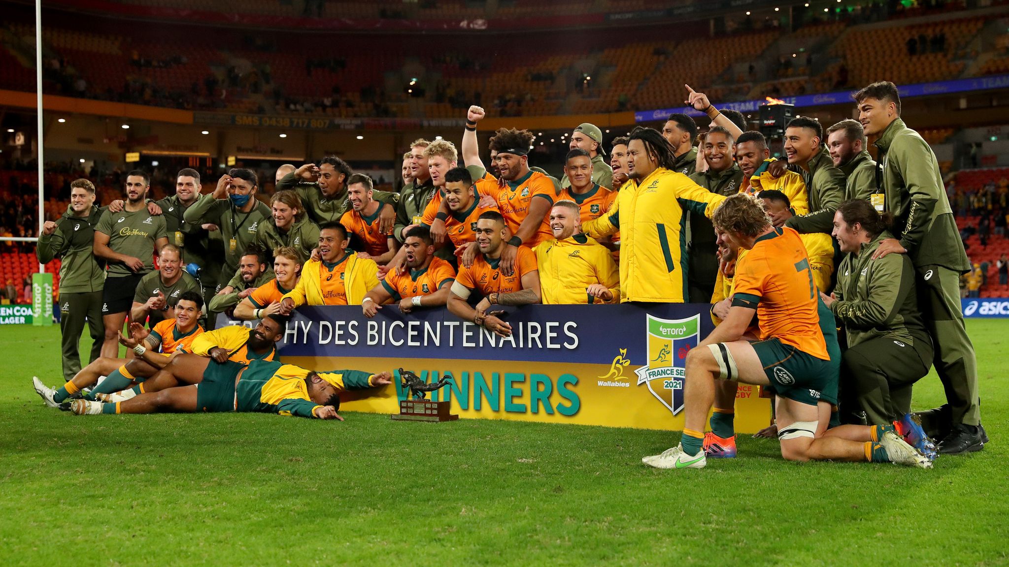 Australia 33-30 France: Wallabies clinch series despite red card ...
