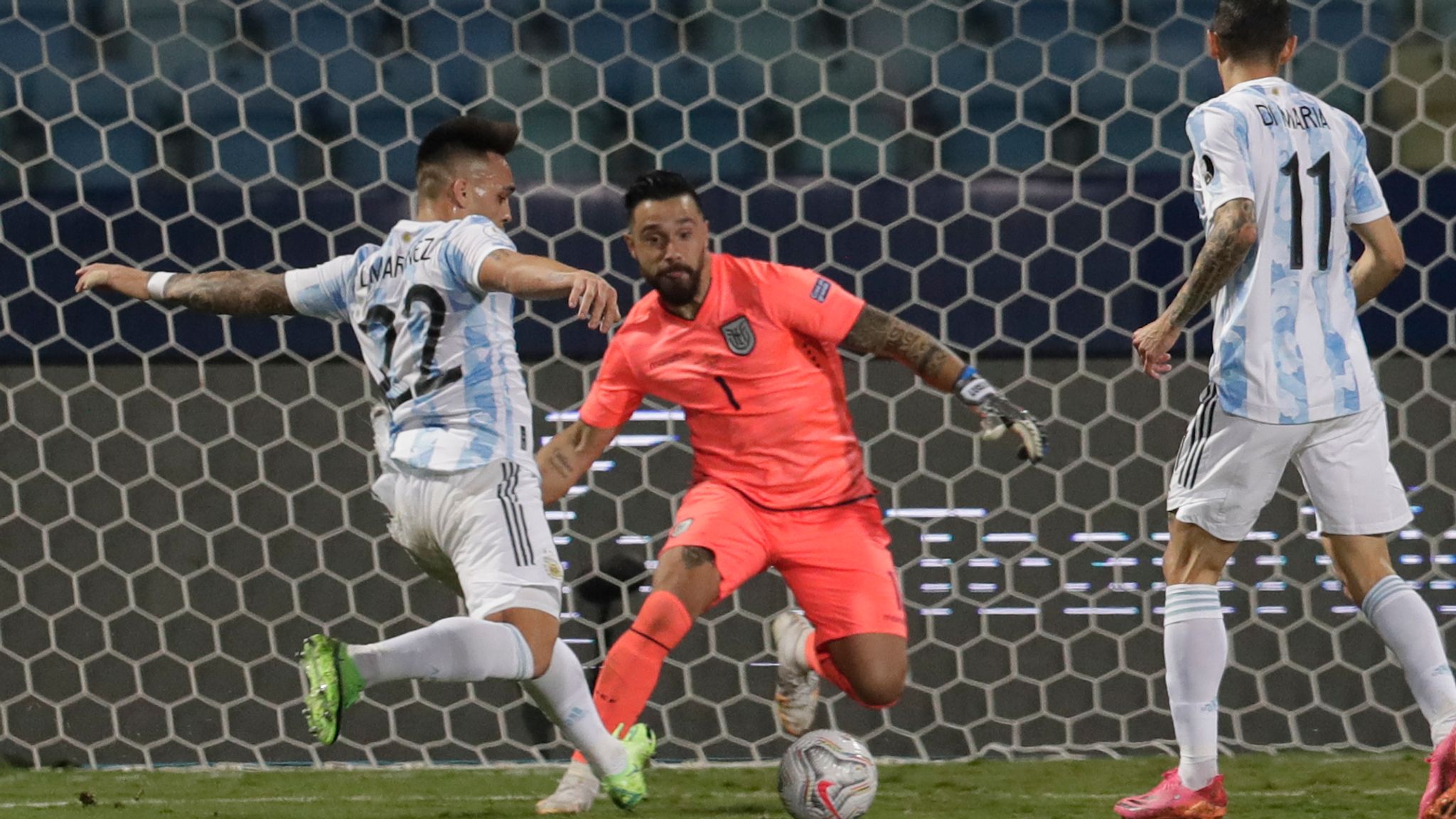 Argentina 3 - 0 Ecuador - Match Report & Highlights