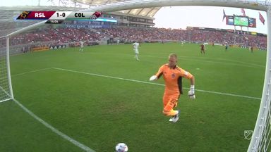 Colorado keeper's horrendous howler!