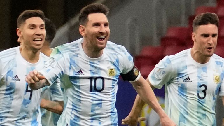 Lionel Messi: el delantero del Barcelona acuerda ampliar su contrato reduciendo su sueldo en un 50% |  noticias de futbol