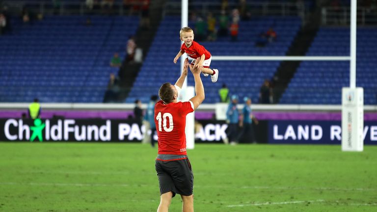 Dan Biggar with his son during the 2019 World Cup in Japan