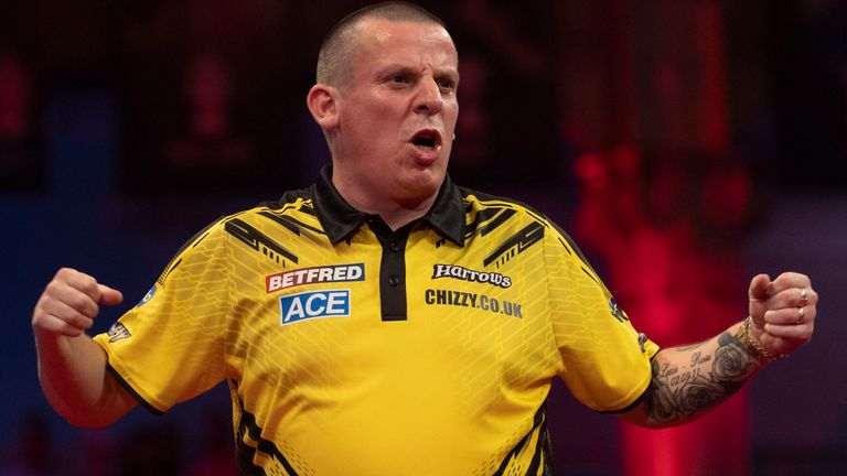 BETFRED WORLD MATCHPLAY 2021.WINTER GARDENS,.BLACKPOOL,.PIC;LAWRENCE LUSTIG.ROUND 1.DAVE CHISNALL V VINCENT VAN DER VOORT.DAVE CHISNALL IN ACTION