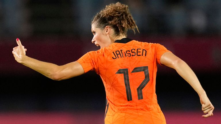 Dominique Janssen's late goal secured a draw for the Netherlands