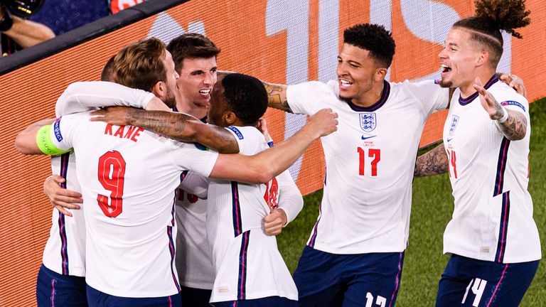 Inglaterra celebra el primer gol de Harry Kane contra Ucrania