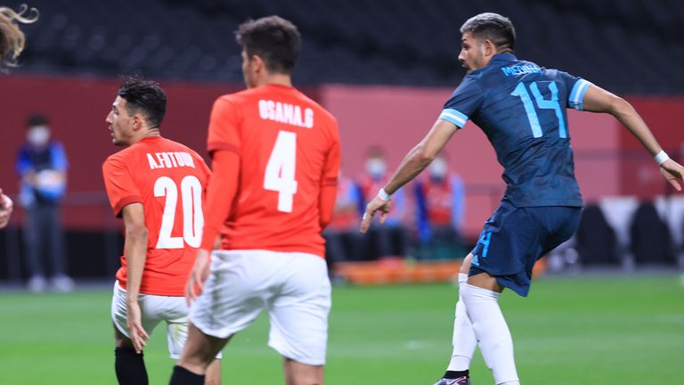 Facundo Medina anota el gol de Argentina هدف