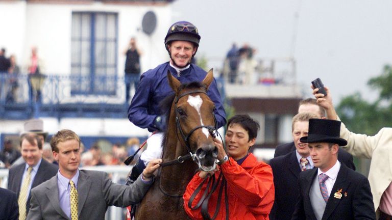 Galileo is greeted in the winner&#39;s enclosure after winning at Epsom in 2001