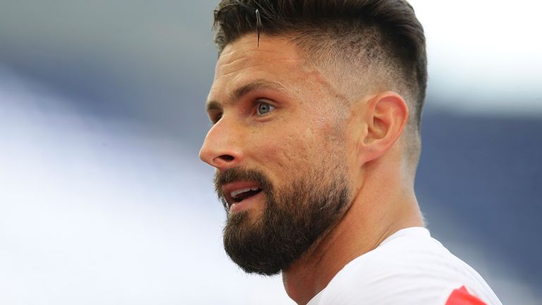 Olivier Giroud breaks Henrys French record with 52nd goal  AP News