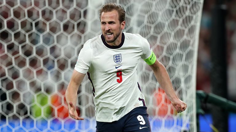 Harry Kane celebrates after scoring England&#39;s second goal 