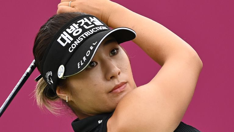 Jeongeun Lee6 leads after a first-round 64