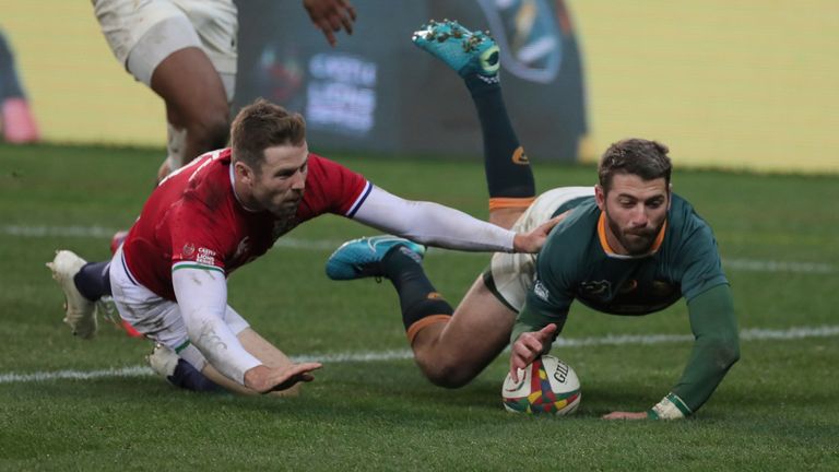 Willie le Roux had a try ruled out following a TMO review, having been in front of the kicker Lukhanyo Am 