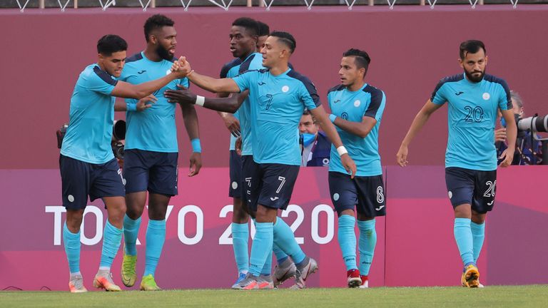 Honduras celebrate Luis Palma&#39;s goal against new Zealand