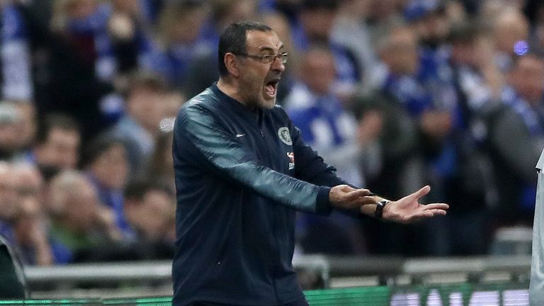 Maurizio Sarri, entonces técnico del Chelsea, gritó en la línea de banda para transmitir su mensaje a su portero Kepa durante la final de la Copa Carabao 2019 contra el Manchester City.