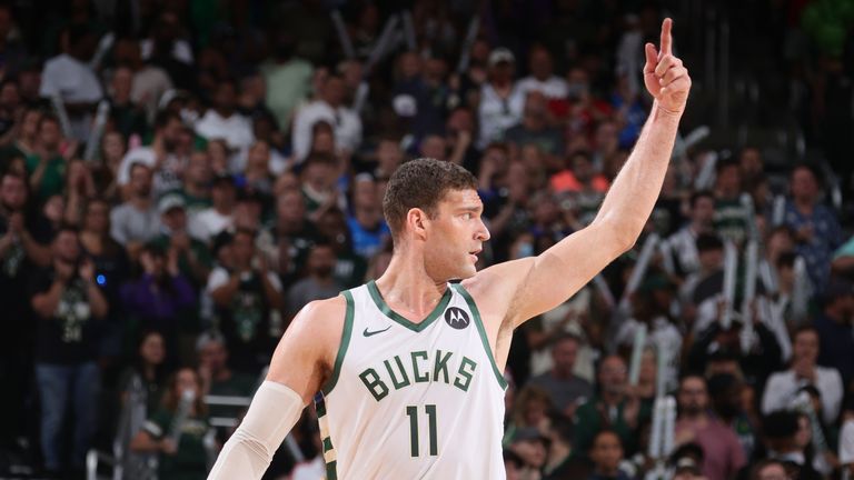 Brook Lopez leads Milwaukee Bucks past Atlanta Hawks in Game 5 for 3-2 series lead | NBA News | Sky Sports