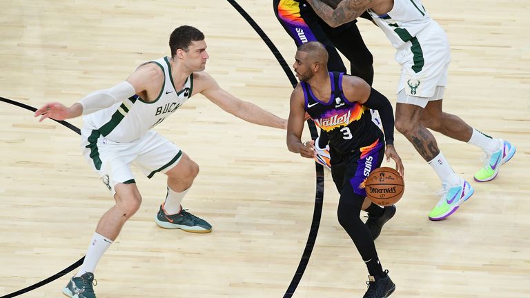 Brook Lopez attempts to guard Chris Paul after a switch