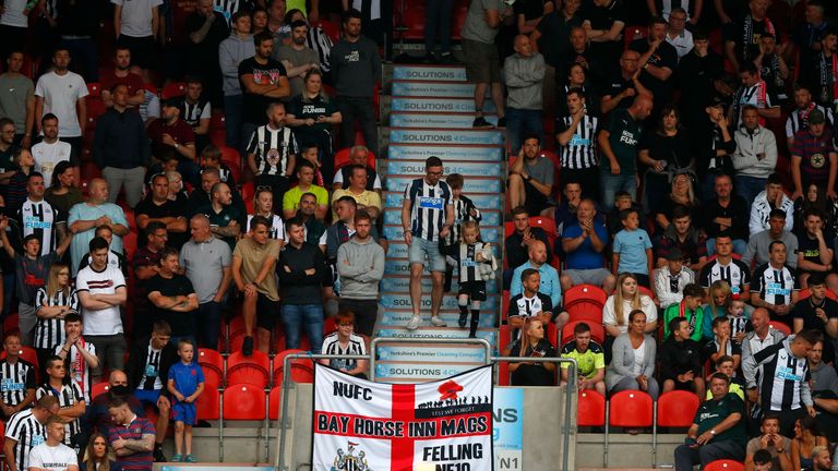 Plus de 1 600 fans de Newcastle ont regardé le tirage au sort dans le South Yorkshire