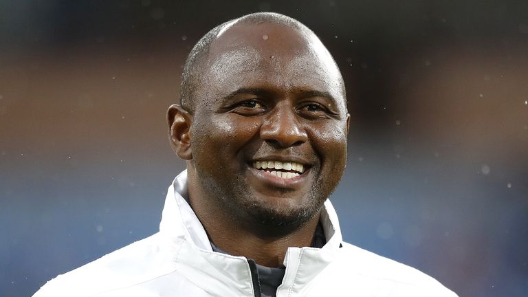 El ex capitán del Arsenal Patrick Vieira dirige por última vez el club Niza de la Ligue 1