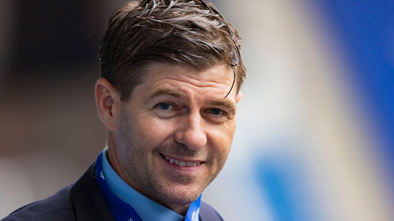 Steven Gerrard llevó a los Rangers al título de la Premiership escocesa la temporada pasada.