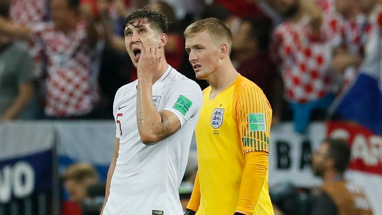 John Stones y Jordan Pickford muestran su dolor