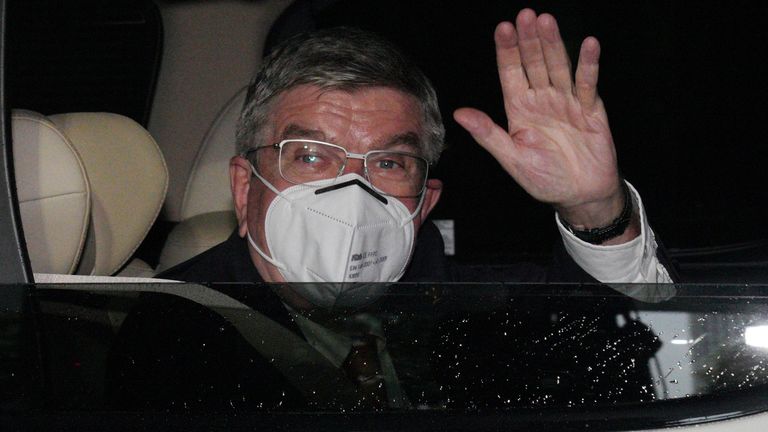 International Olympic Committee (IOC) president Thomas Bach waves from the vehicle to media upon his arrival an accommodation Thursday, July 8, 2021, in Tokyo. (AP Photo/Eugene Hoshiko, Pool) /// ...HERE THE FORST PHOTO XEH101