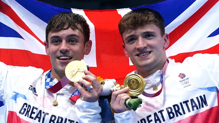 Tom Daley dan Matty Lee memenangkan emas di Olimpiade Tokyo 2020