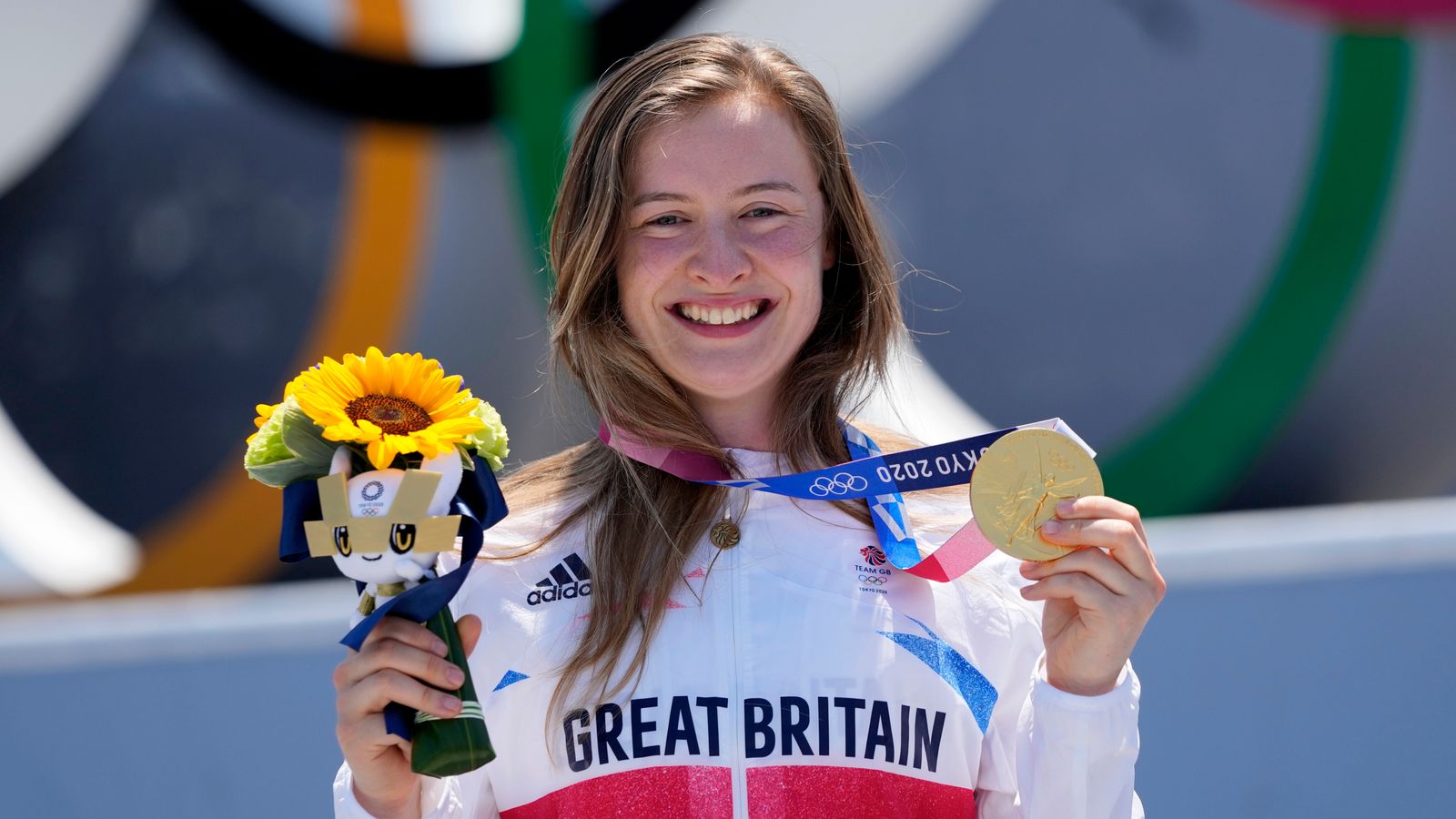 Tokyo 2020 Olympics: Charlotte Worthington wins BMX gold ...