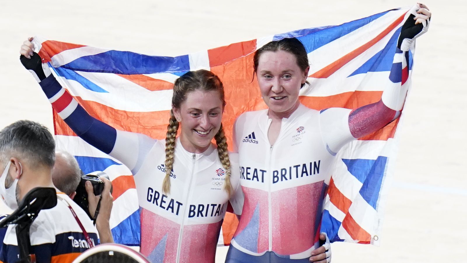 Tokyo 2020 Olympics: Katie Archibald and Laura Kenny win cycling gold ...