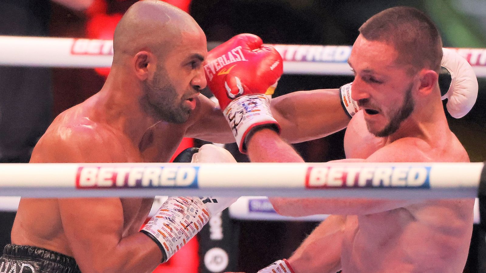 Kid Galahad clinically stops Jazza Dickens in 11th round to new