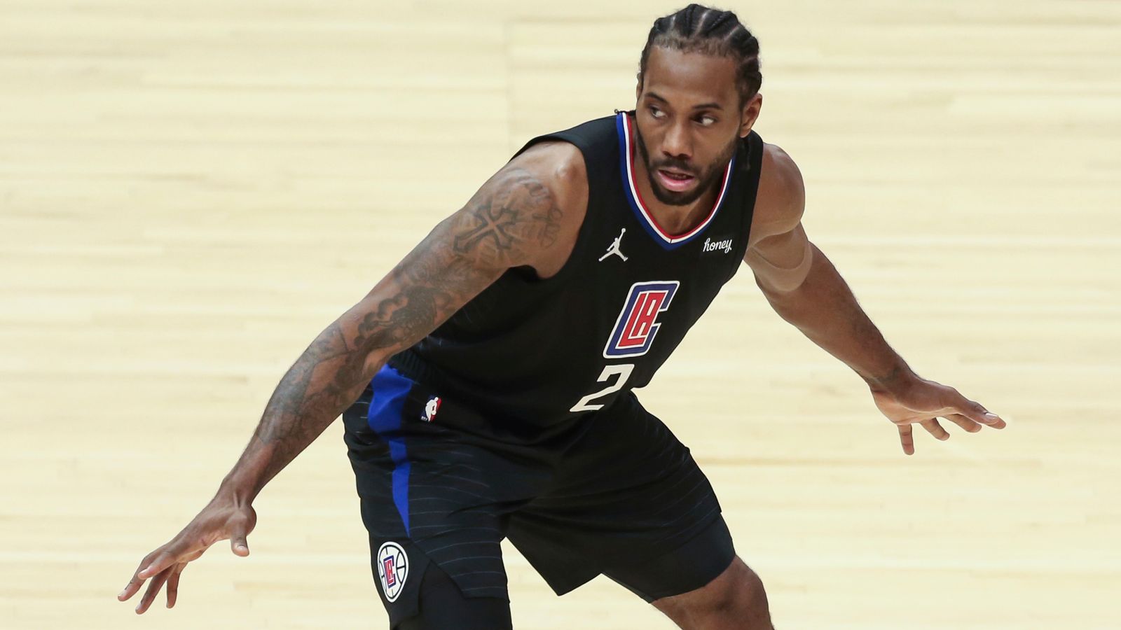 Star forward Kawhi Leonard re-signing with Los Angeles Clippers, NBA News