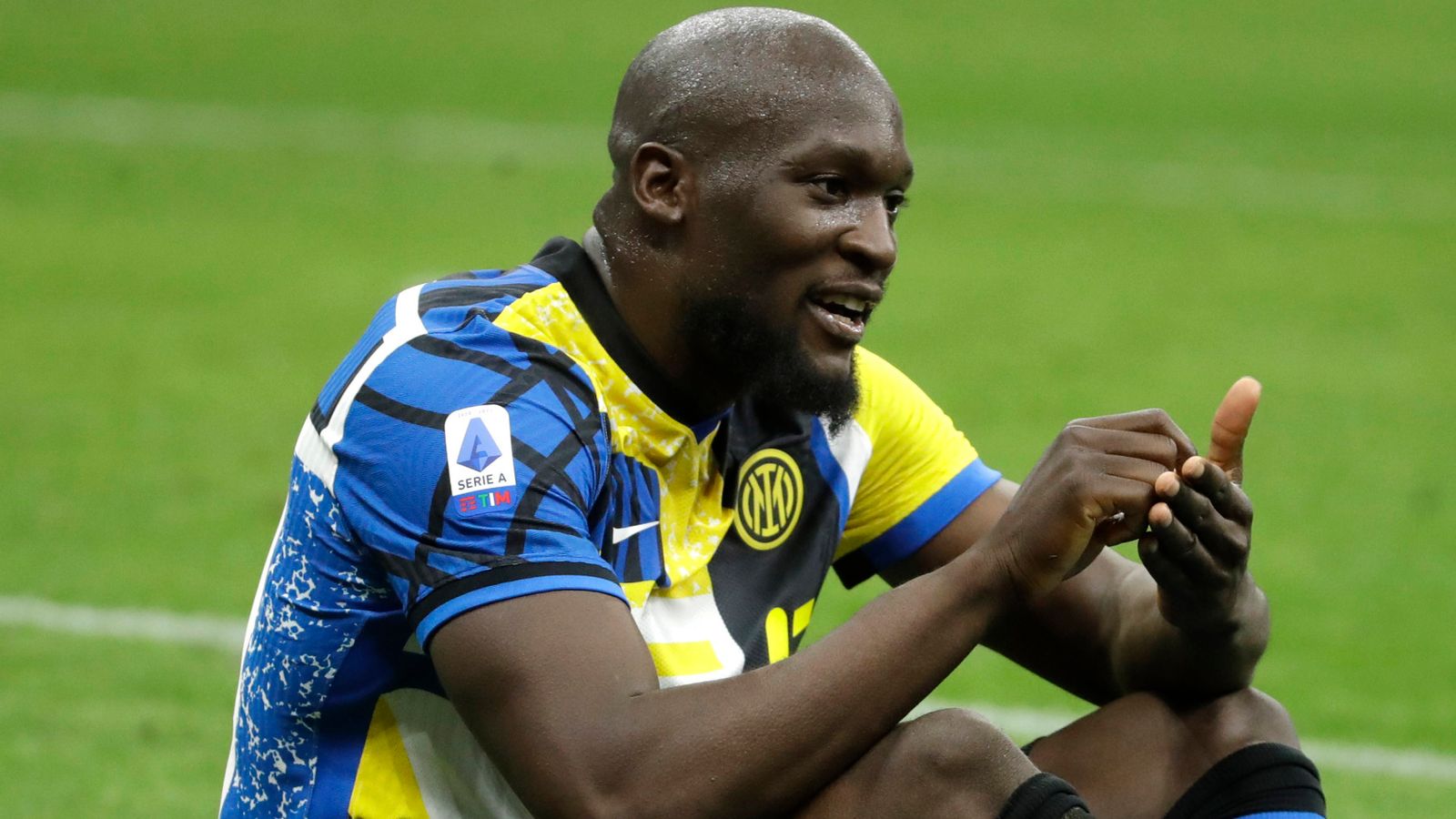 Romelu Lukaku: Inter Milan forward flying to London to complete club-record Chelsea move