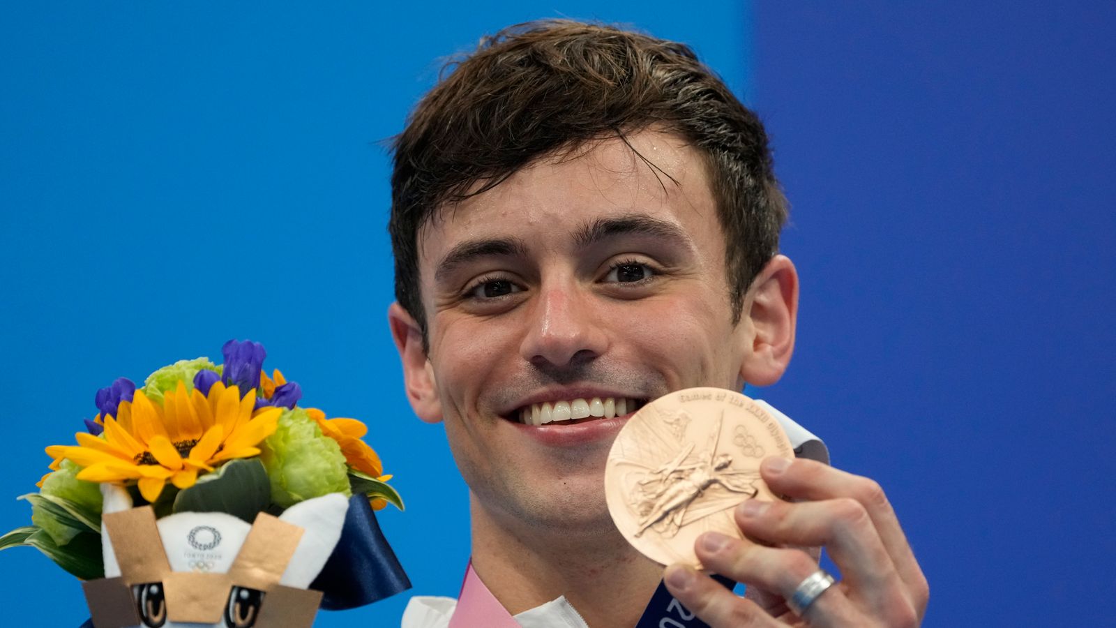 Tokyo 2020 Olympics: Tom Daley wins bronze medal in 10m ...