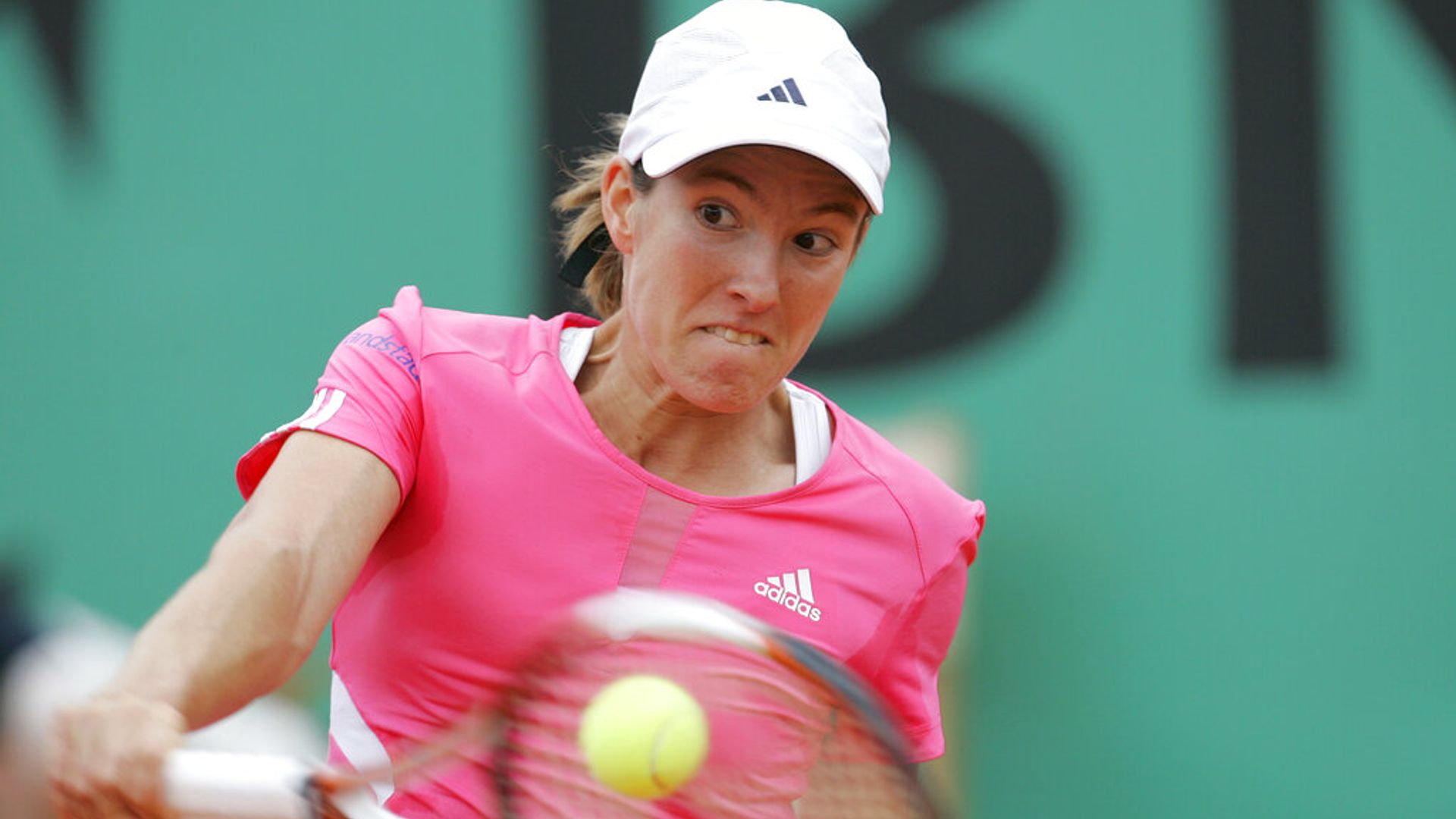 Is the one-handed backhand a dying art in women's tennis?
