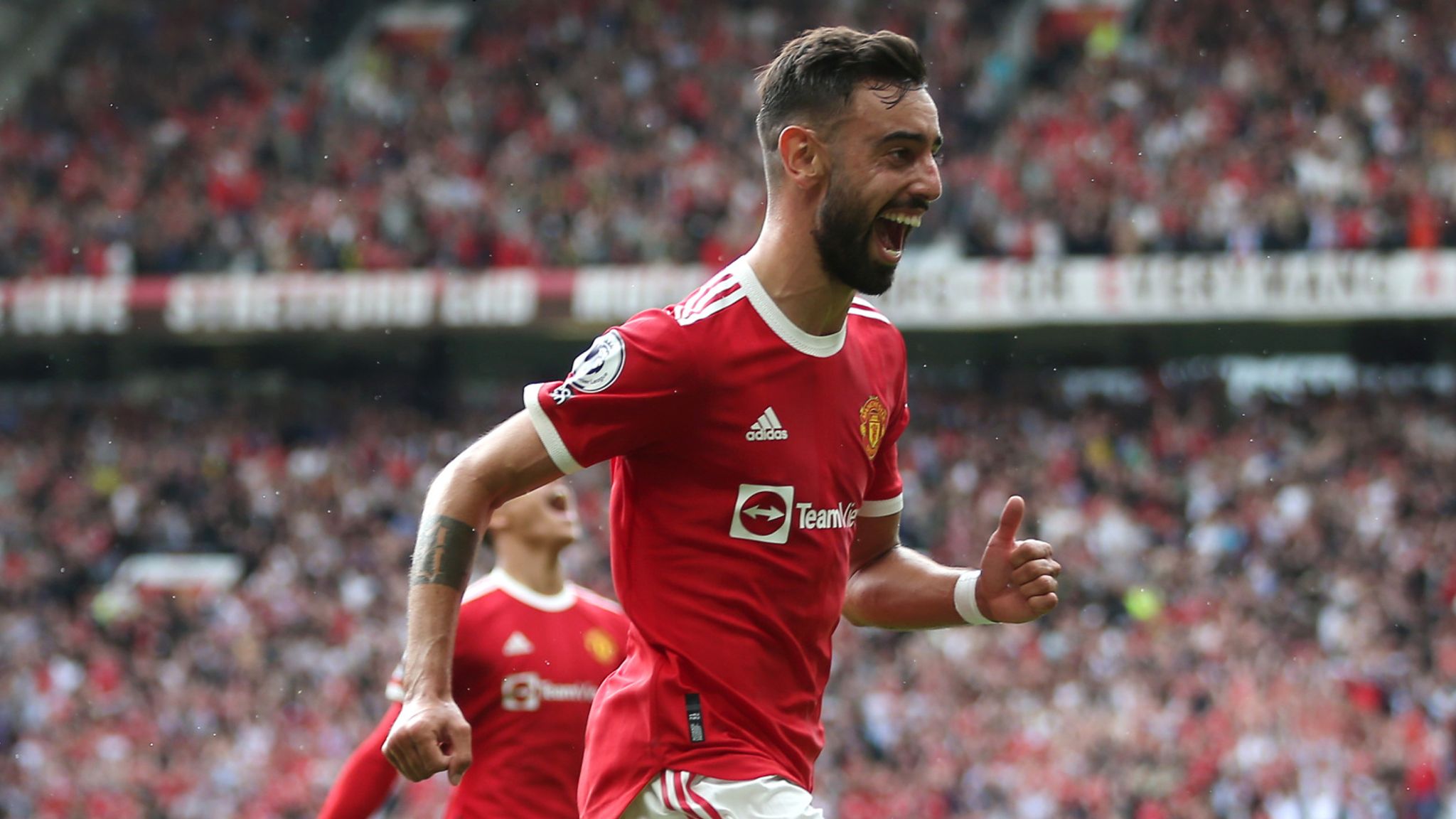 Manchester United 5-1 Leeds United: Bruno Fernandes hat-trick in thrilling Old Trafford opener | Football News | Sky Sports