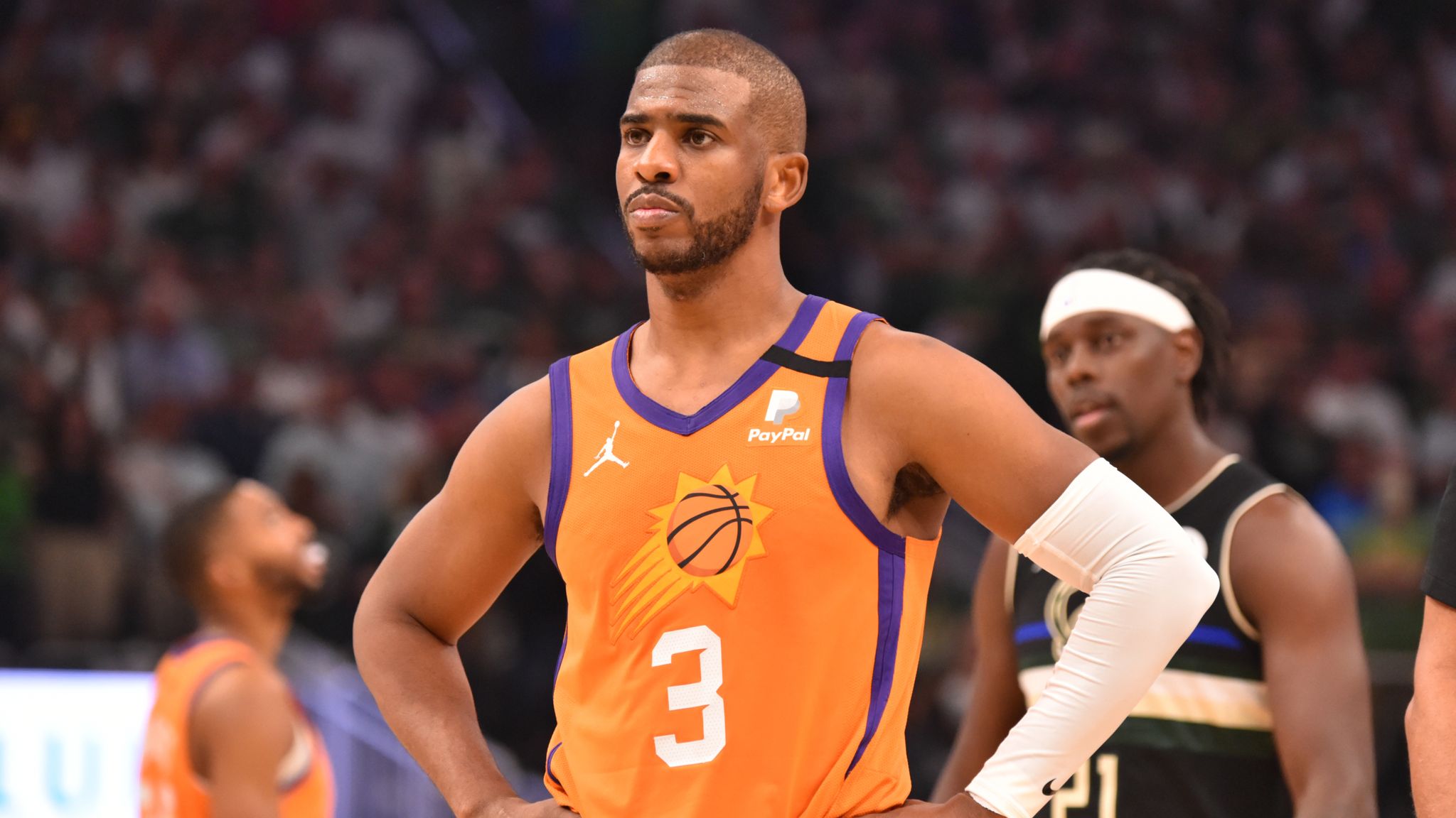 Chris Paul re-signs with Phoenix Suns on new four-year deal worth