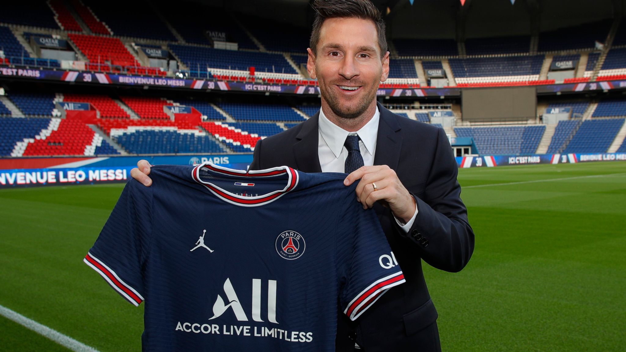 Lionel Messi picks PSG shirt number after agreeing deal to leave