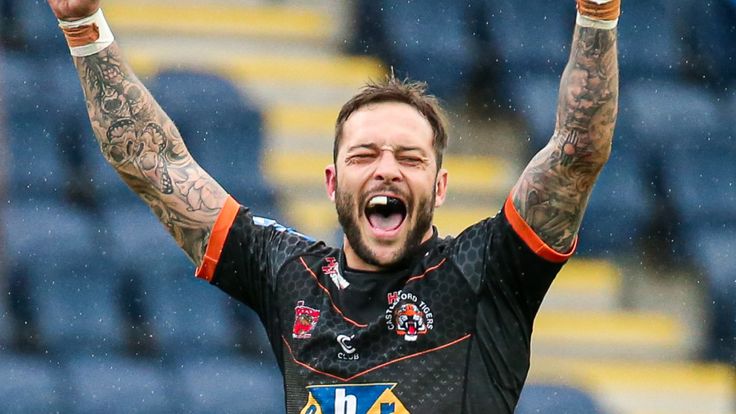 Picture by Alex Whitehead/SWpix.com - 08/05/2021 - Rugby League - Betfred Challenge Cup Quarter-Final - Castleford Tigers v Salford Red Devils - Emerald Headingley Stadium, Leeds, England - Castleford's Gareth O'Brien celebrates kicking the winning point.