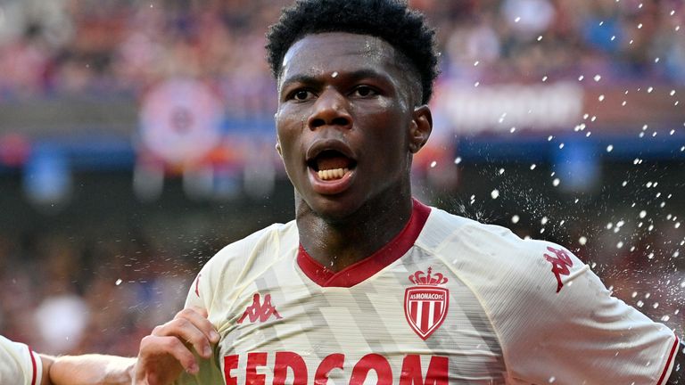 Aurelien Tchouameni del AS Monaco fue sometido a presuntos cánticos racistas de la multitud del Sparta de Praga durante su encuentro de la Liga de Campeones.