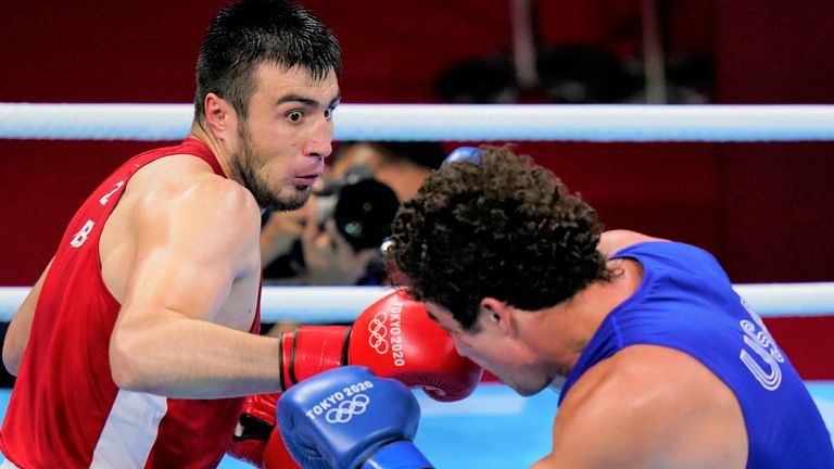 Bakhodir Jalolov defeats American Richard Torrez in the super-heavyweight final to win Olympic gold for Uzbekistan |  Boxing News