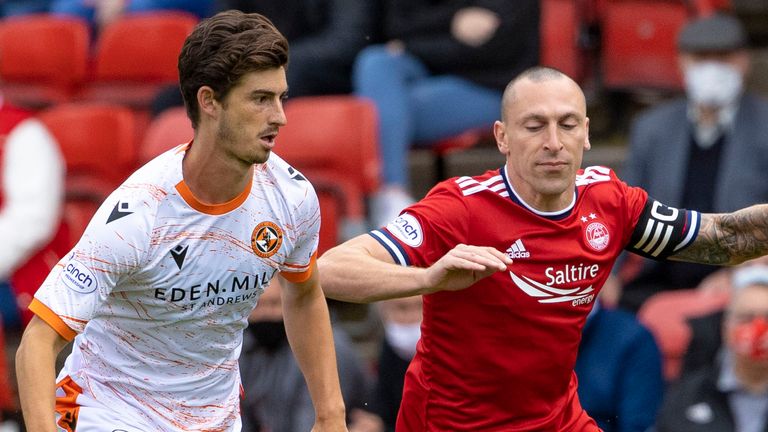 ABERDEEN, SCOTLAND - AUGUST 01: Aberdeen's Scott Brown (right) competes with Ian Harkes during the cinch Premiership match between Aberdeen and Dundee United at Pittodrie Stadium on August 01, 2021, in Aberdeen, Scotland.  (Photo by Alan Harvey / SNS Group)