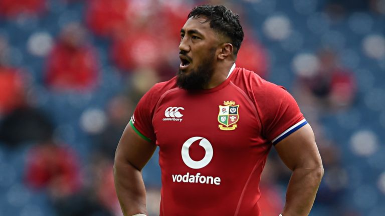 Bundee Aki entra para comenzar con los leones en el centro, y su pelea con Damian de Allende puede ser animada 