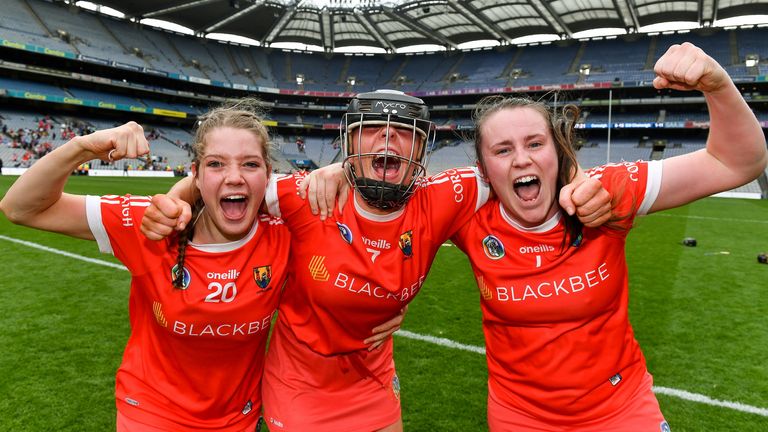 29 August 2021; Cork players, from left, Aoife O'Neill, Laura Hayes, and Amy Lee celebrate after their side's victory in the All-Ireland Senior Camogie Championship Semi-Final match between Cork and Kilkenny at Croke Park in Dublin. Photo by Piaras .. M..dheach/Sportsfile