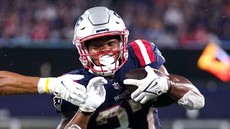 Le porteur de ballon des Patriots de la Nouvelle-Angleterre Damien Harris pourrait être un pick-up astucieux de la NFL Fantasy pour la huitième semaine