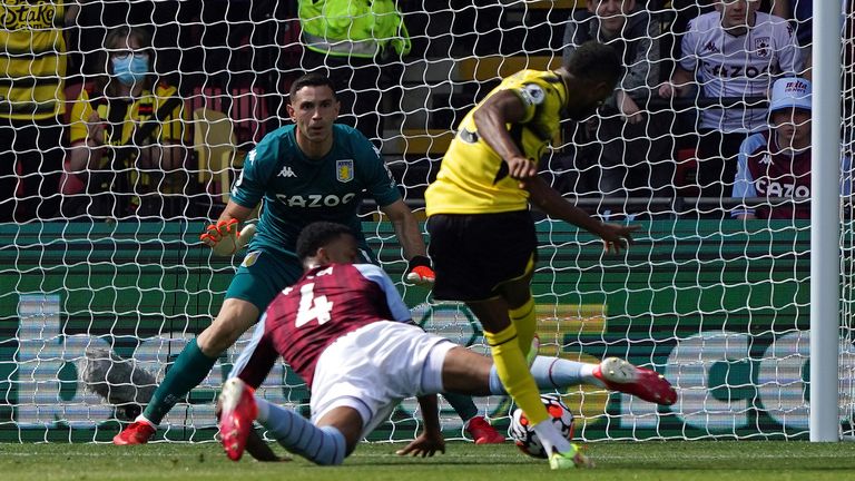 Emmanuel Dennis makes it 1-0 to Watford