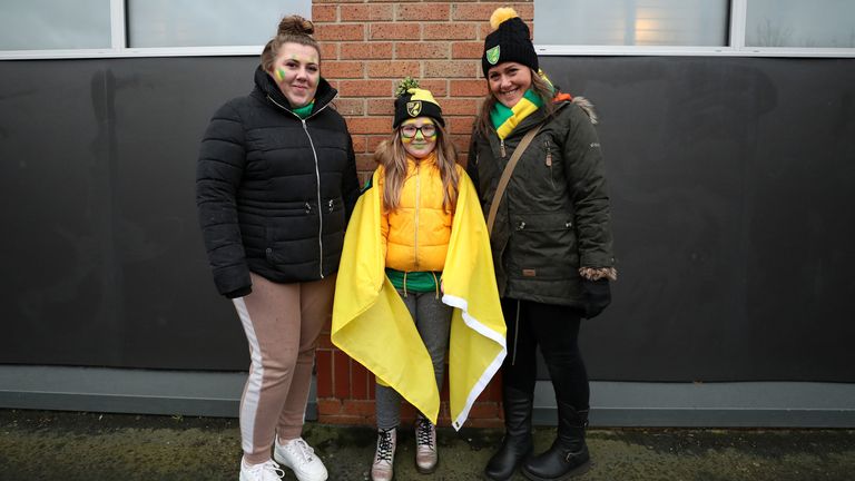 GAME CHANGER - Norwich City fans pose for a photo ahead of the game against Liverpool

NORWICH, ENGLAND - FEBRUARY 15: Fans of Norwich City ahead of the Premier League match between Norwich City and Liverpool FC at Carrow Road on February 15, 2020 in Norwich, United Kingdom. (Photo by Catherine Ivill/Getty Images)