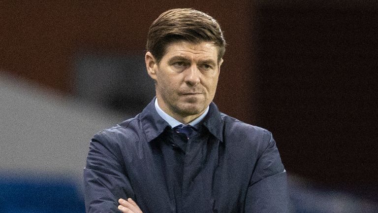 GLASGOW, Escocia - 18 de marzo: Rangers manager Steven Gerrard durante la ronda de la UEFA Europa League de 16 segundo partido entre Rangers FC y Slavia Praga en Ibrox Stadium el 18 de marzo de 2021, en Glasgow, Escocia.  (Foto de Alan Harvey / SNS Group)