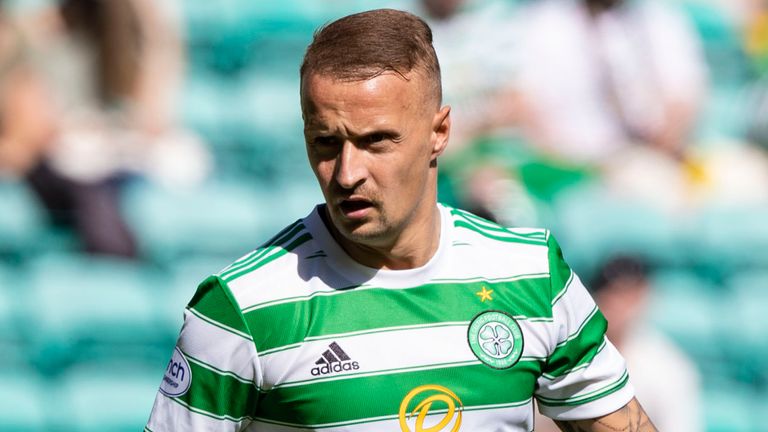 GLASGOW, ESCOCIA - 24 DE JULIO: Leigh Griffiths en acción para Celtic durante un partido amistoso entre Celtic y West Ham United en Celtic Park el 24 de julio de 2021, en Glasgow, Escocia (Foto de Craig Williamson / SNS Group)